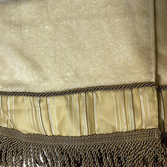 NWT Croscill Hand Towels - Two 2 - Piece Sets (4 Towels Total) with Elegant Trim - Picture 2 of 8